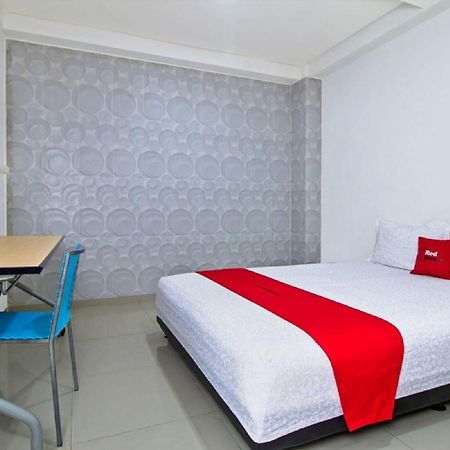 Hotel Reddoorz @ Pulomas Jakarta Exterior foto