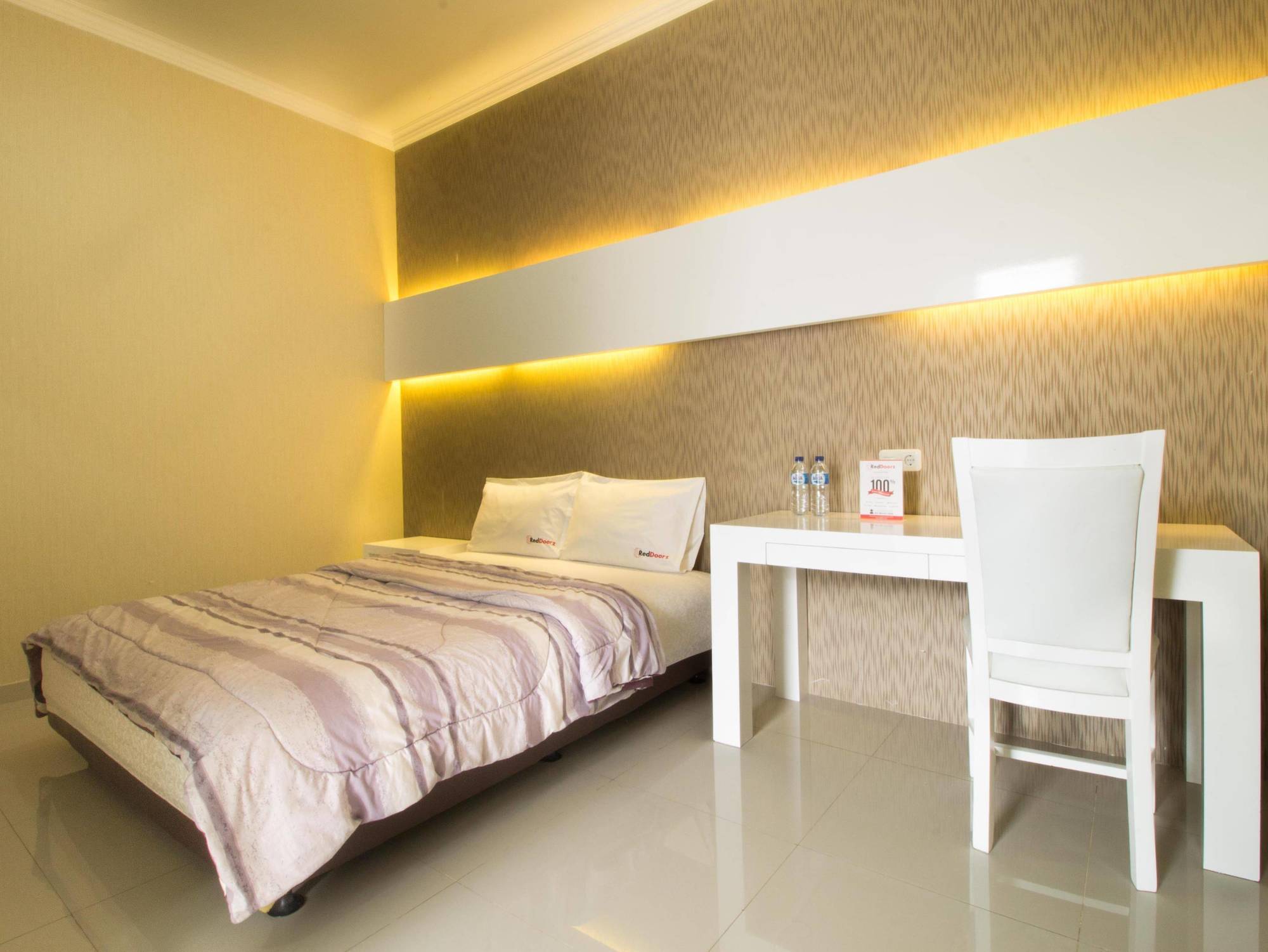 Hotel Reddoorz @ Pulomas Jakarta Exterior foto