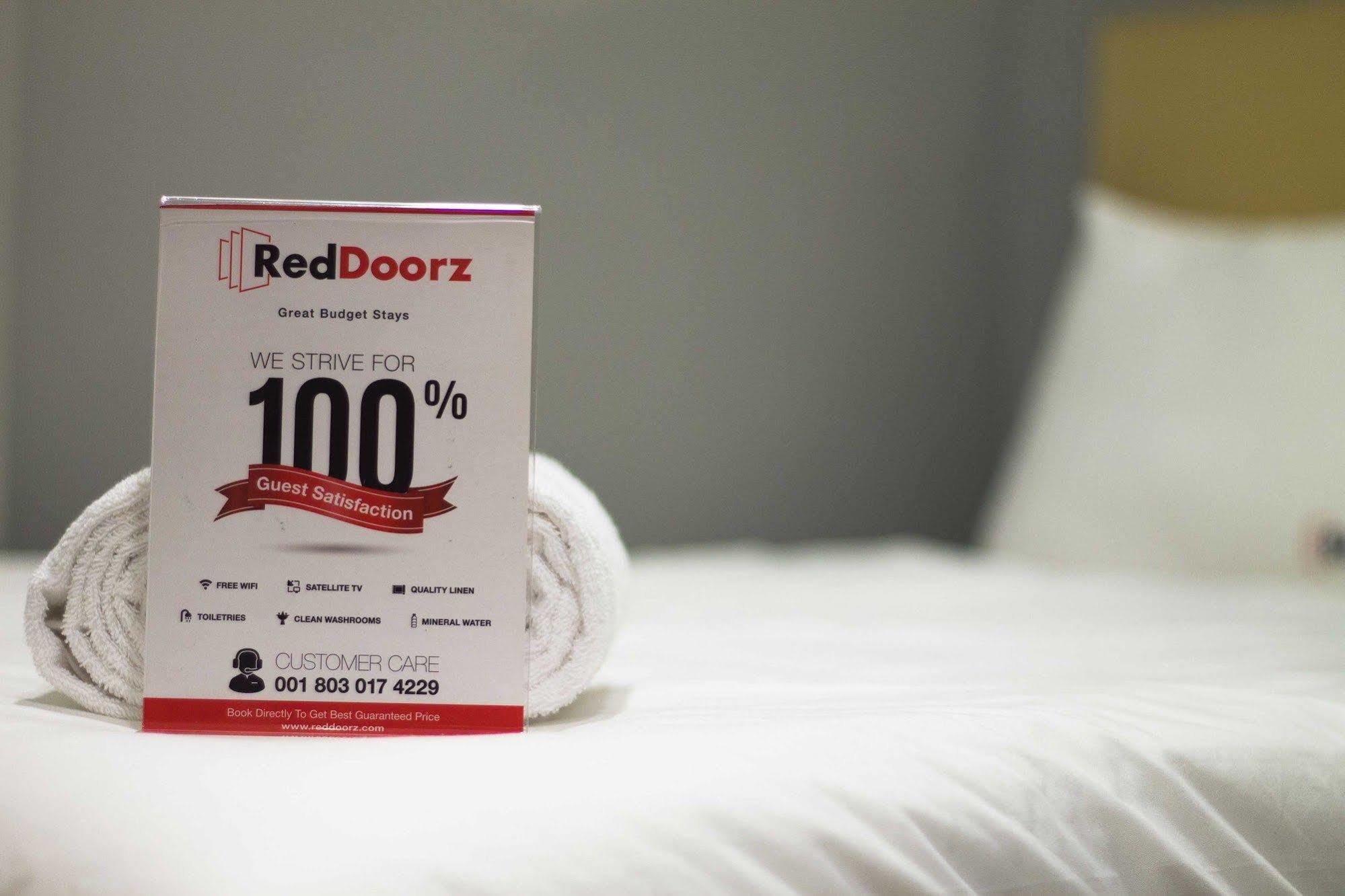 Hotel Reddoorz @ Pulomas Jakarta Exterior foto