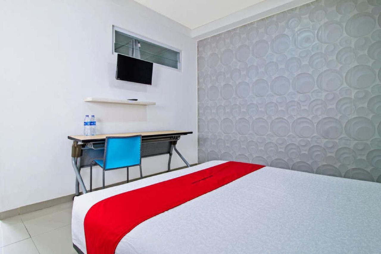 Hotel Reddoorz @ Pulomas Jakarta Exterior foto