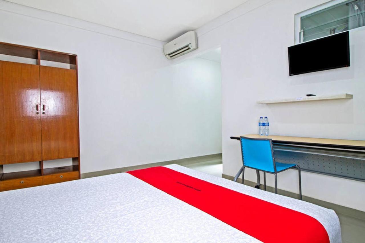 Hotel Reddoorz @ Pulomas Jakarta Exterior foto